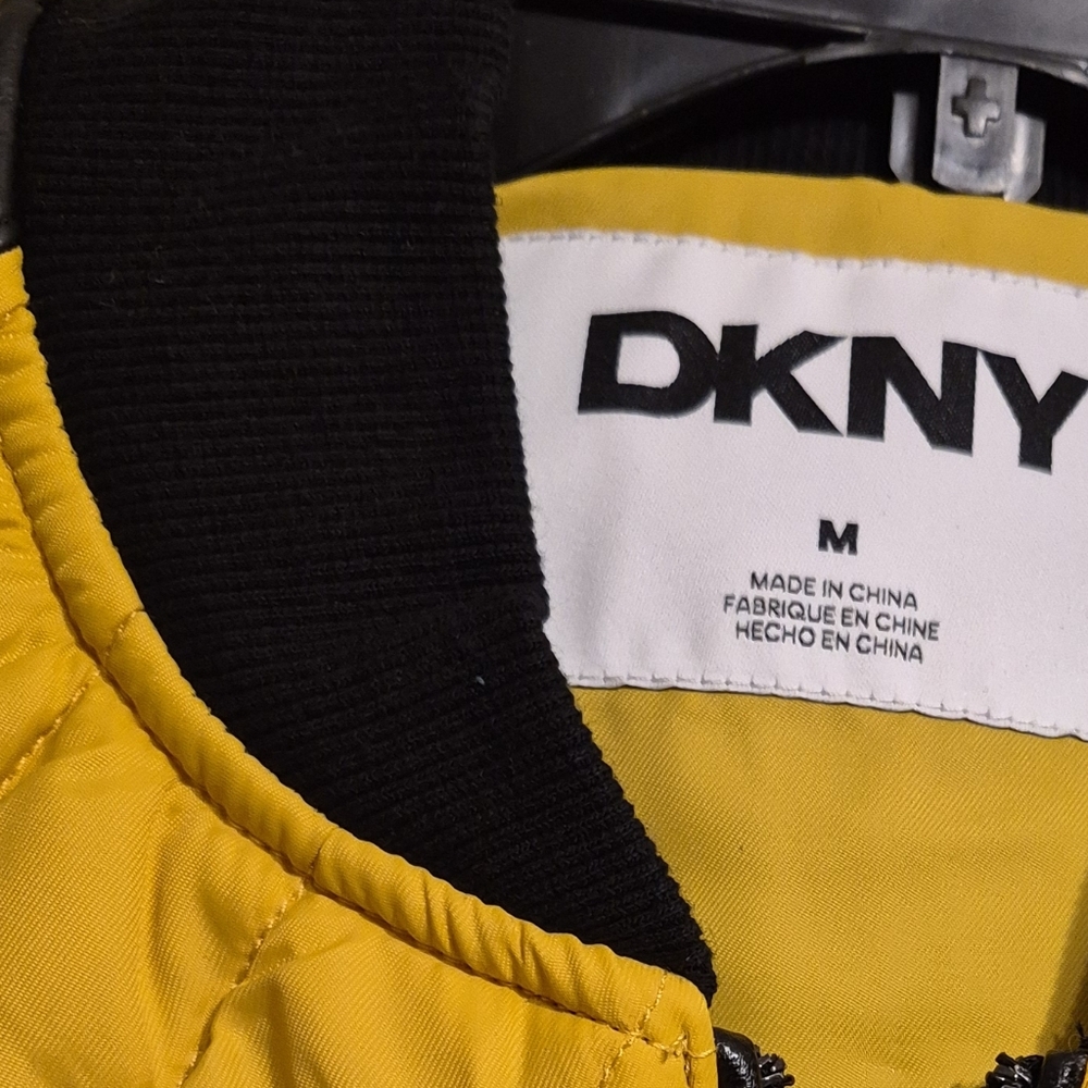 Donna Karan Unisex Vibrant Amber Quilted Zipper Sleeveless Vest Size Medium - Picture 3 of 12